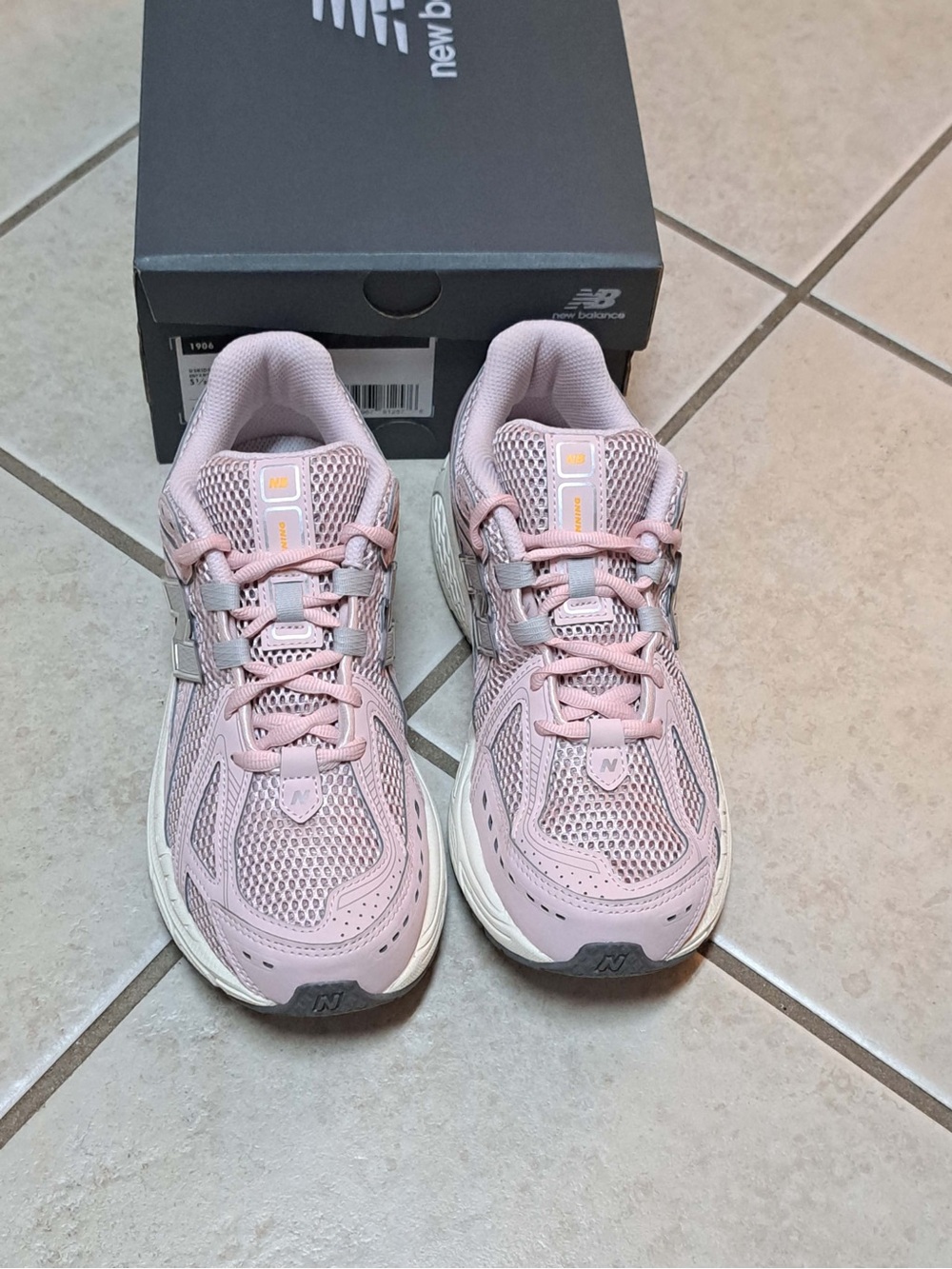 New Balance 1906R sneakers -  'Rose Sugar' - Big Kids sz 5.5Y / Wmns 7.0 - Picture 4 of 12